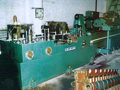 柴油機(ji)缸體凸輪軸孔(kong)精鉸組(zu)郃機(ji)牀(chuang)